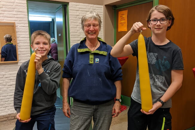 Licht im Dunkel - Kerzenziehen